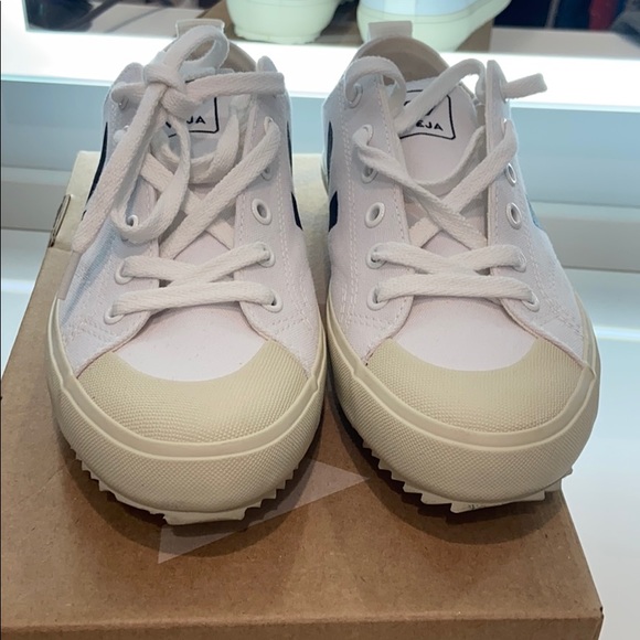 SOLD- Veja Nova canvas sneakers - Picture 3 of 7